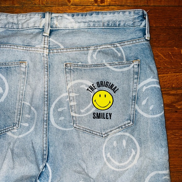 Smiley x H&M Collab Light Wash Relaxed Fit Jeans All Over Smiley Print Size 36